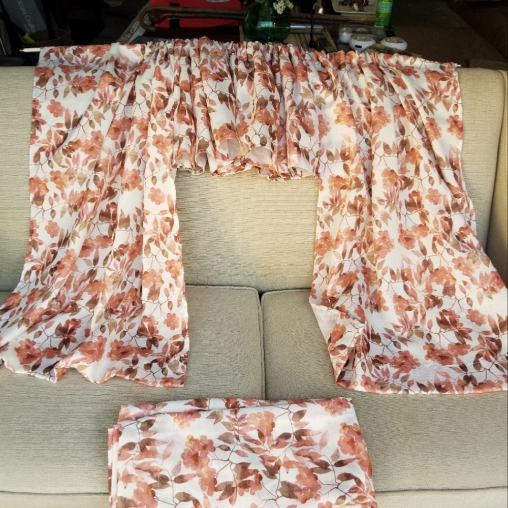 2 pair of 36" cafe/kitchen curtains w 2 matching valances